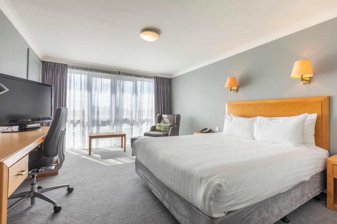 Holiday Inn Basildon By Ihg Exterior foto