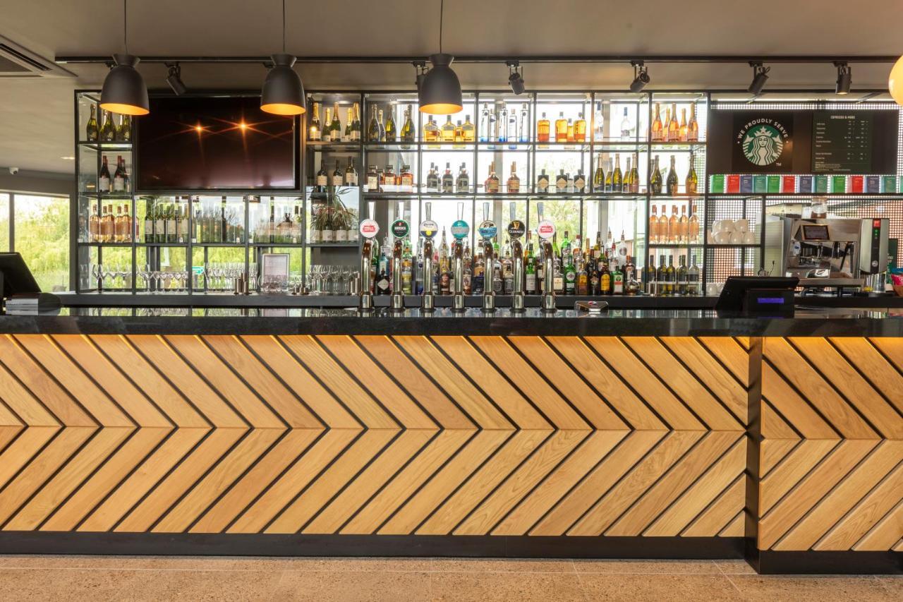 Holiday Inn Basildon By Ihg Exterior foto