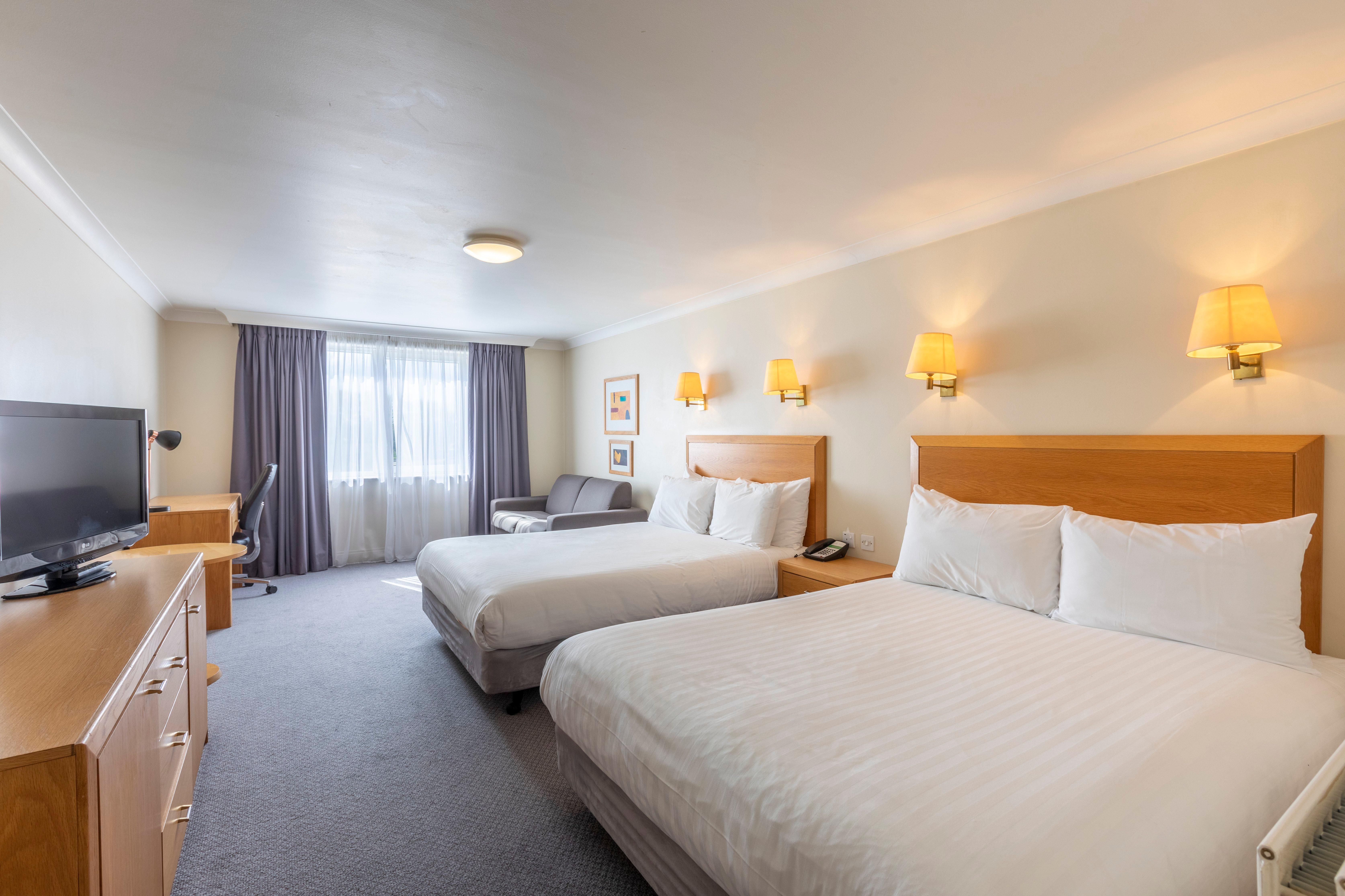 Holiday Inn Basildon By Ihg Exterior foto