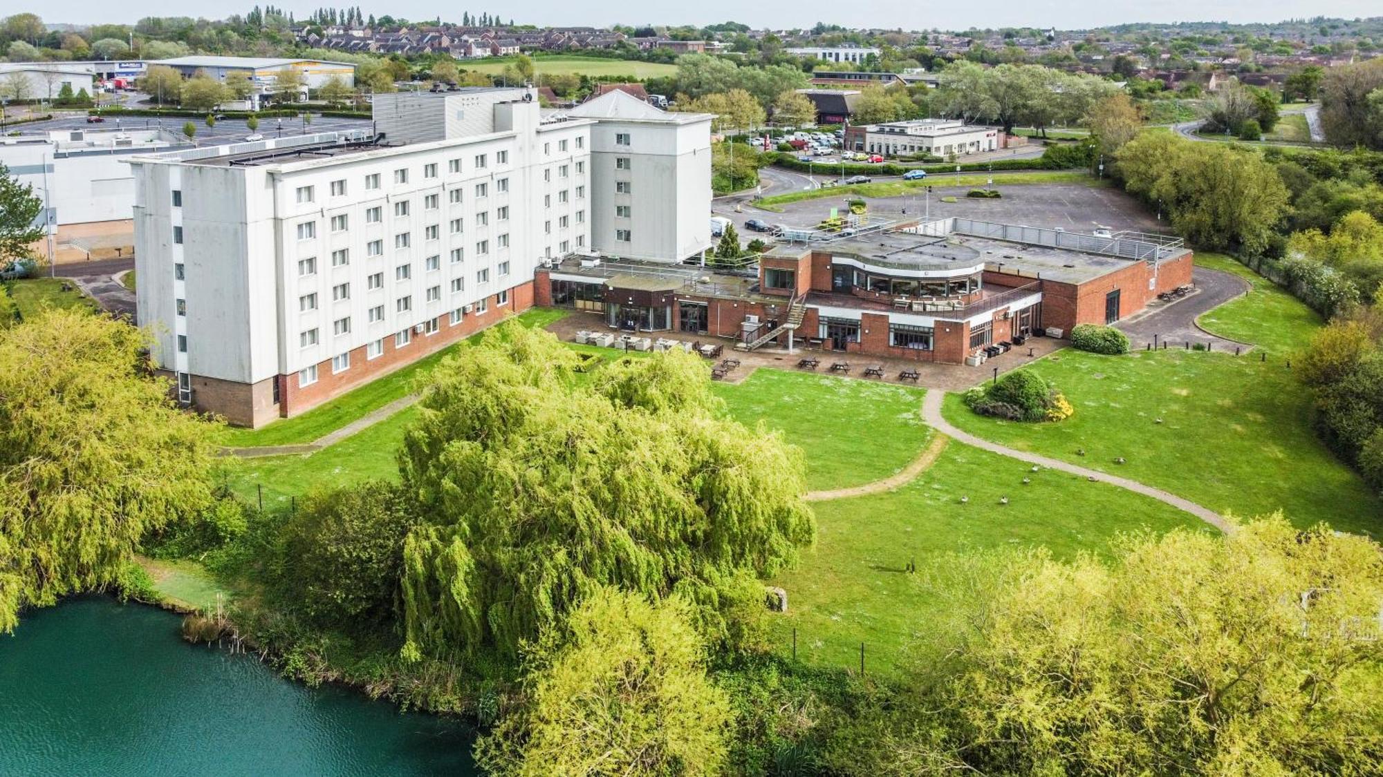 Holiday Inn Basildon By Ihg Exterior foto