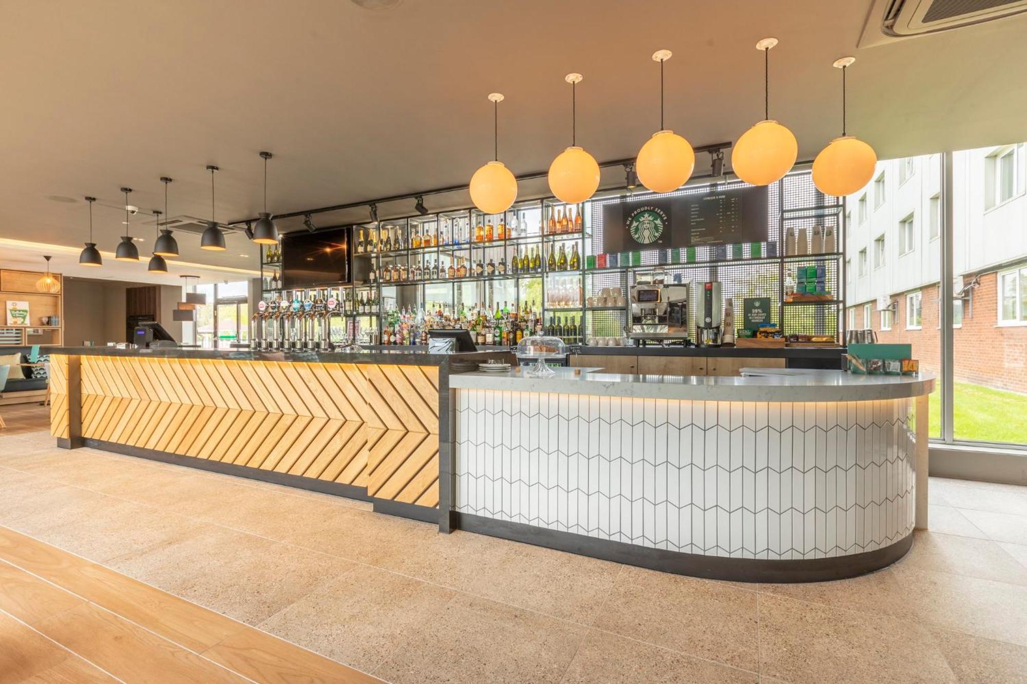 Holiday Inn Basildon By Ihg Exterior foto