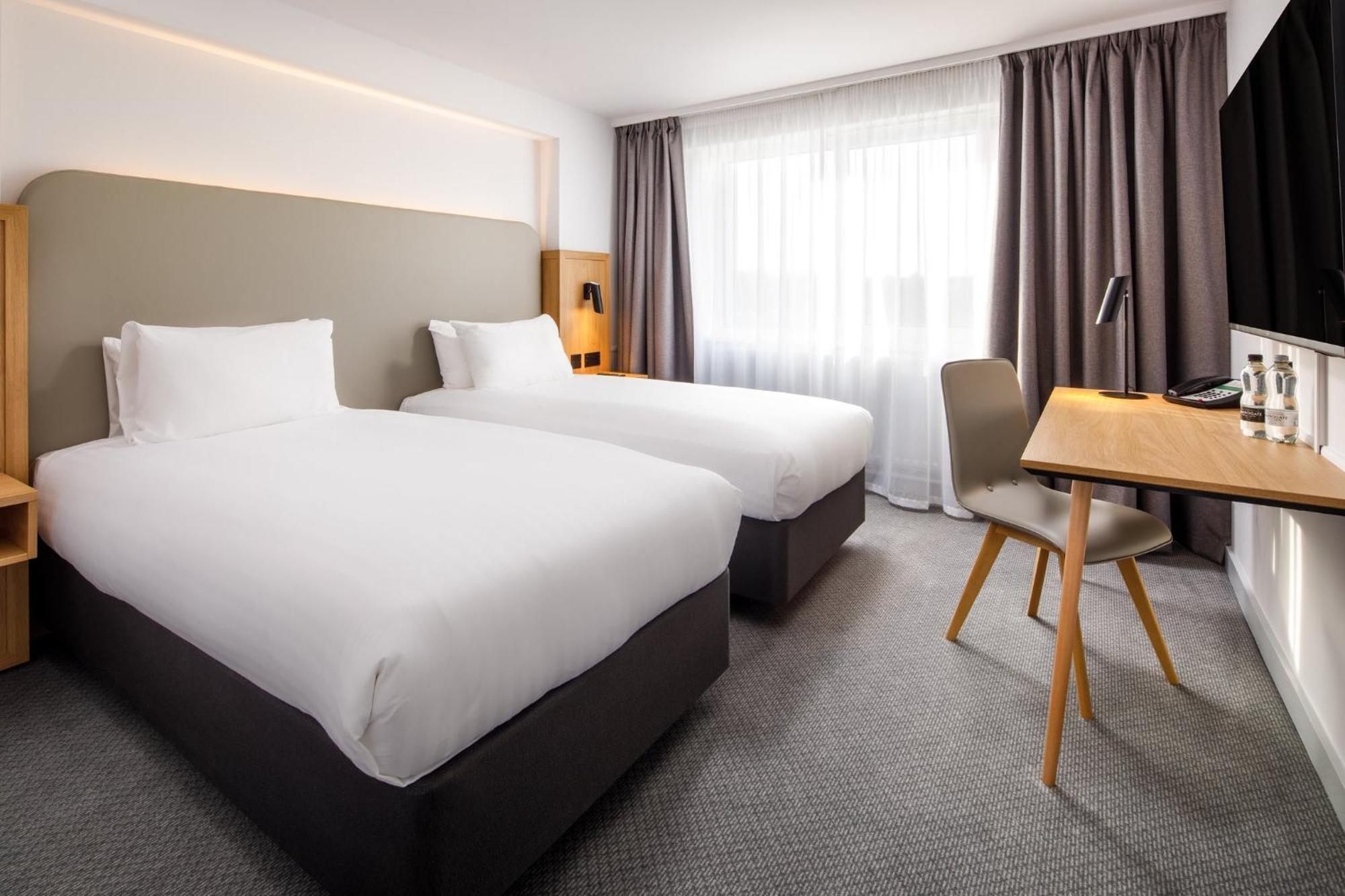 Holiday Inn Basildon By Ihg Exterior foto