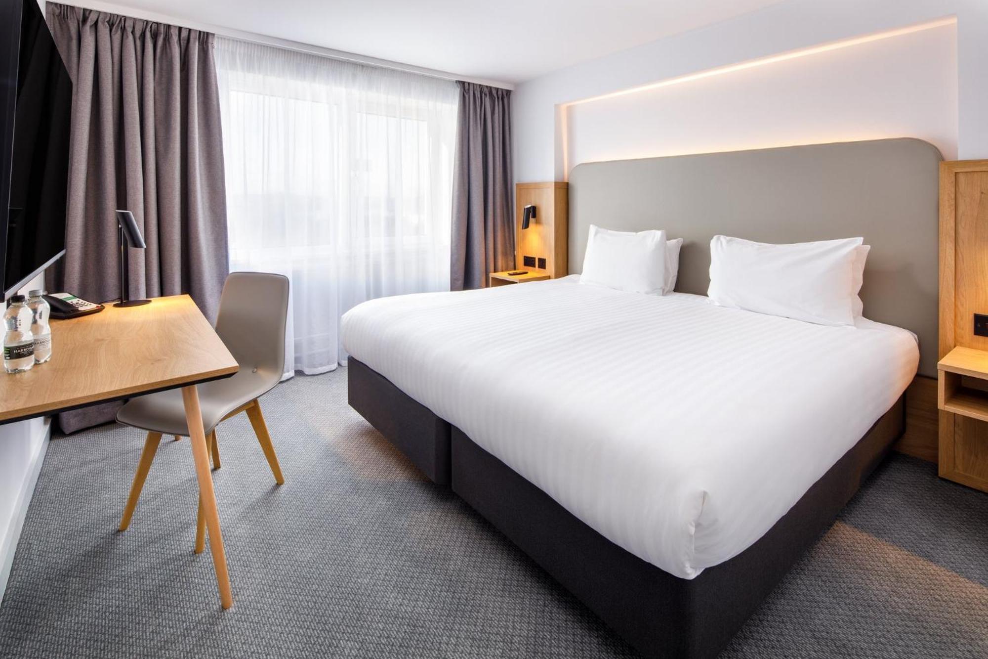 Holiday Inn Basildon By Ihg Exterior foto