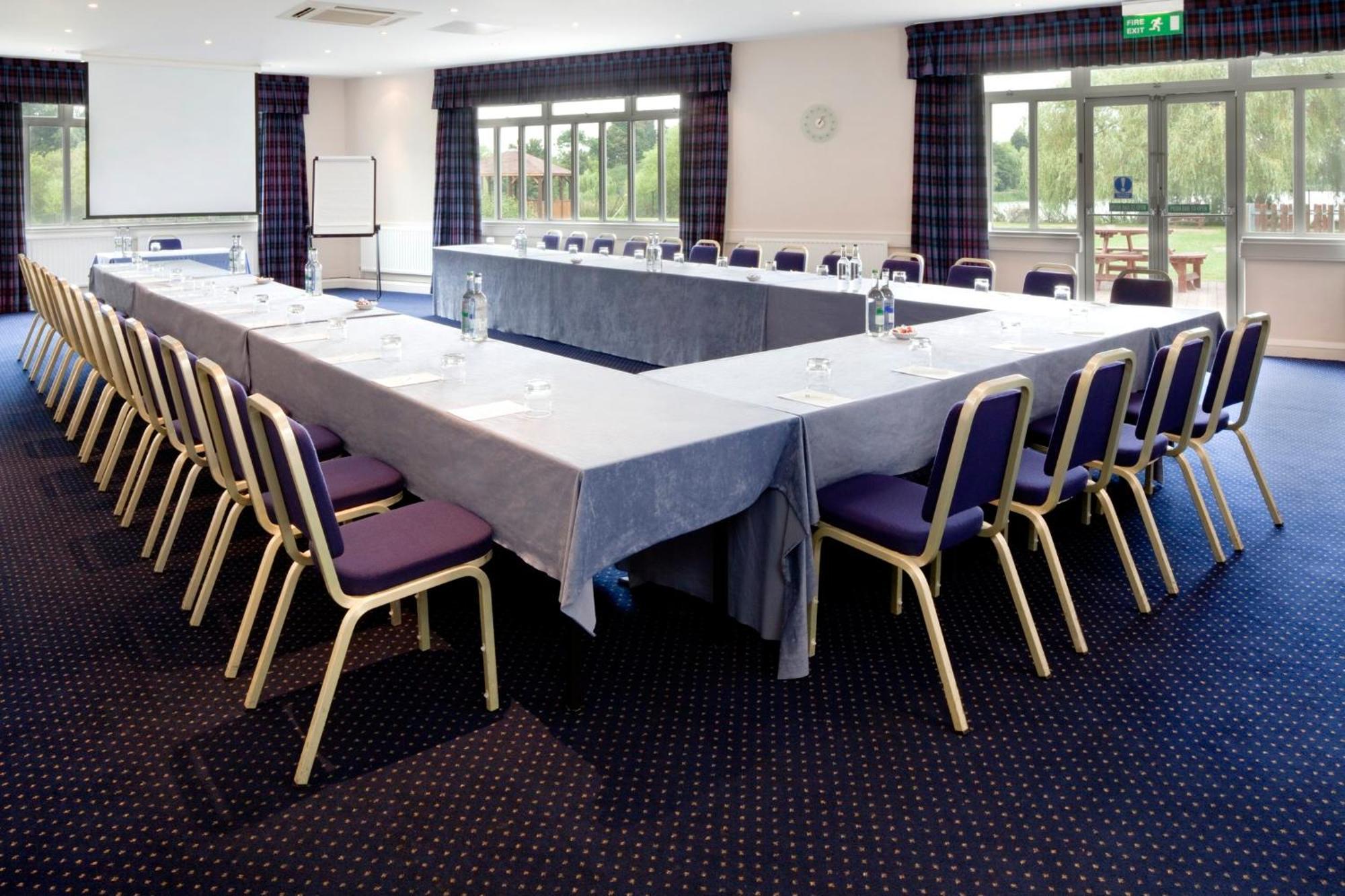 Holiday Inn Basildon By Ihg Exterior foto