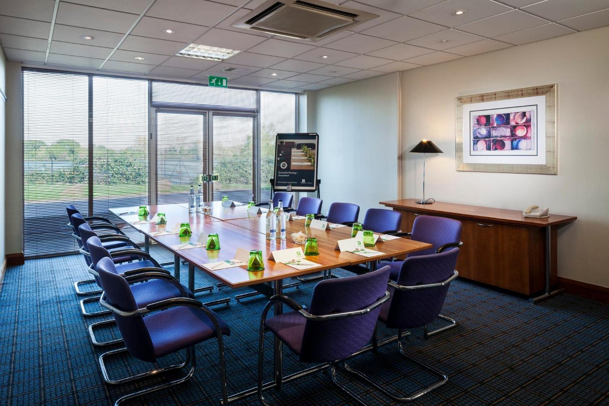 Holiday Inn Basildon By Ihg Exterior foto