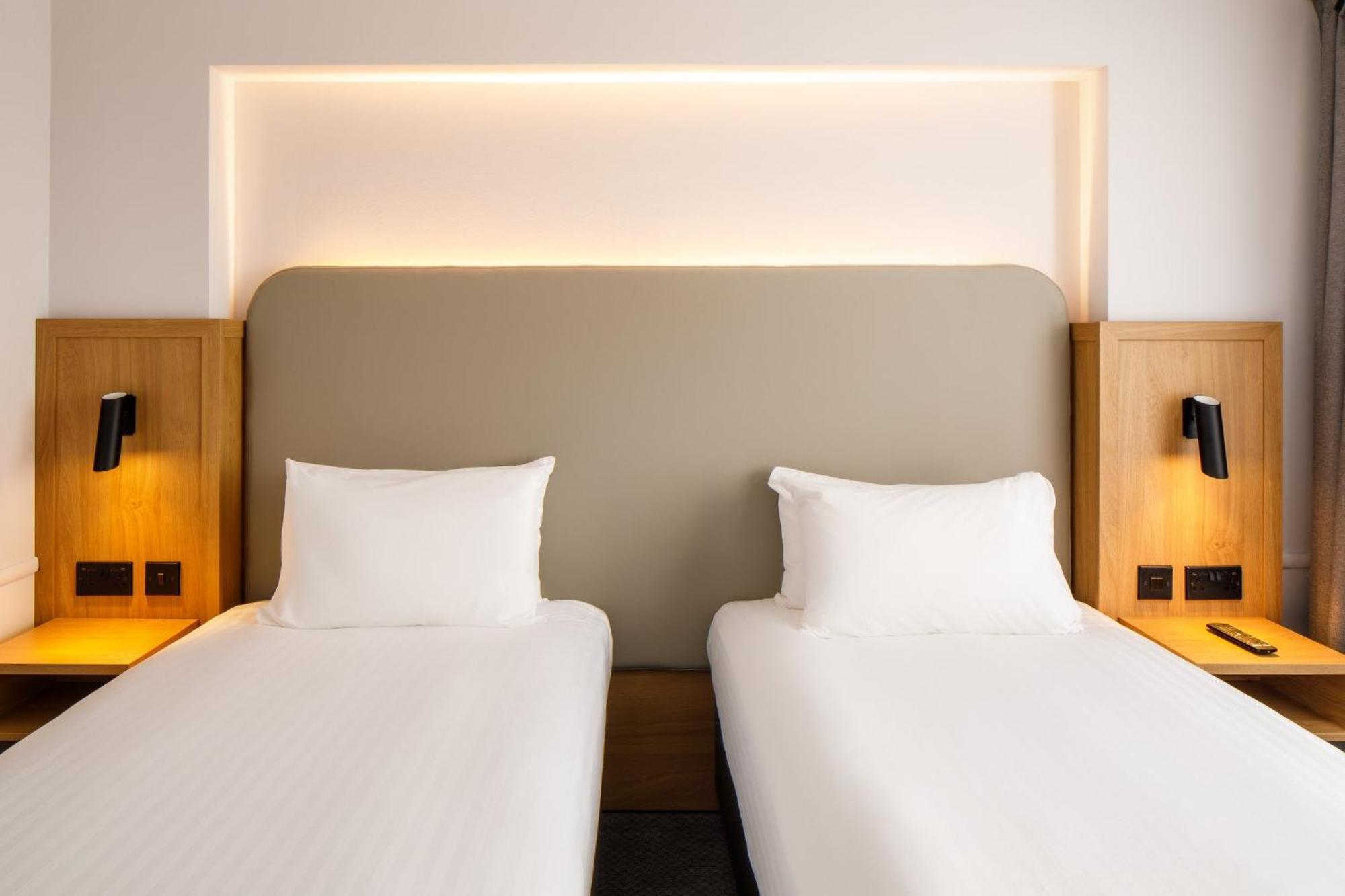 Holiday Inn Basildon By Ihg Exterior foto